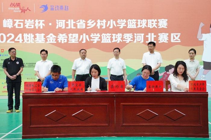 篮球教练如何为不同年龄段的球员制定战术训练方案？_1
